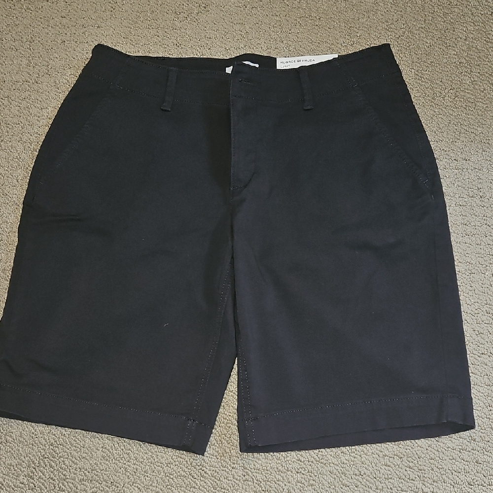 LOFT Black Curvy Fit Flat Front Shorts (0038)